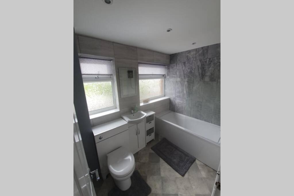 Entire House - Cheshire Oaks/Элсмир-Порт Экстерьер фото